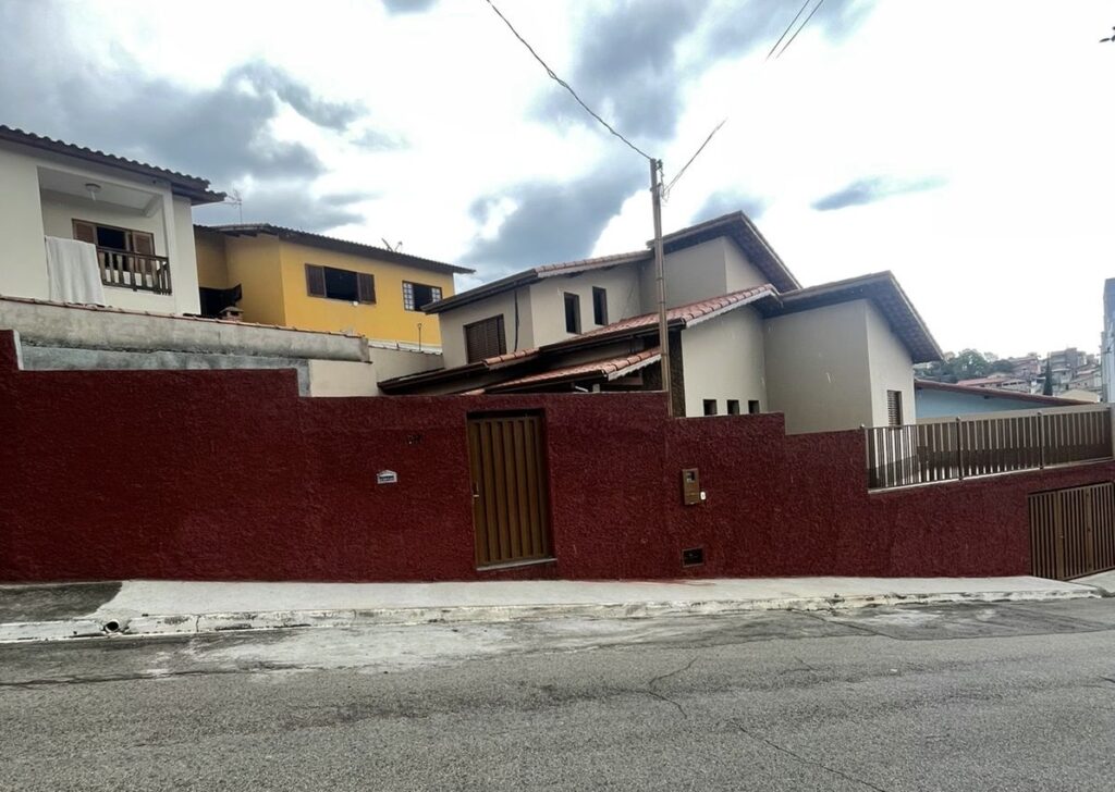 Venda – Casa no Bairro Agenor - Imagem 1